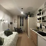 Small In An Old Palace In * 엑스레뱅