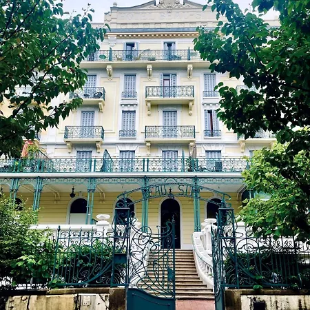 Appartement Small In An Old Palace In Aix-les-Bains