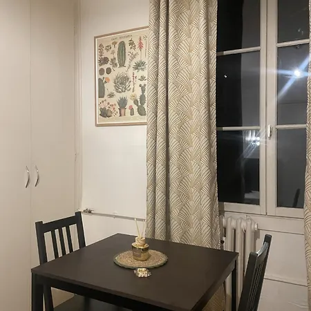 Small In An Old Palace In * 엑스레뱅