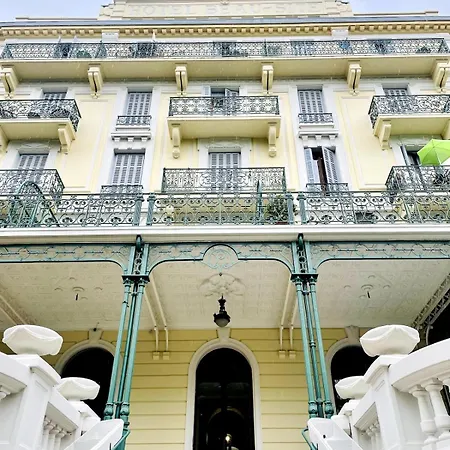 Small In An Old Palace In *