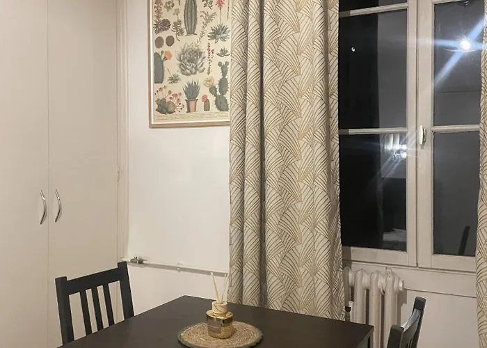 Small In An Old Palace In * 엑스레뱅