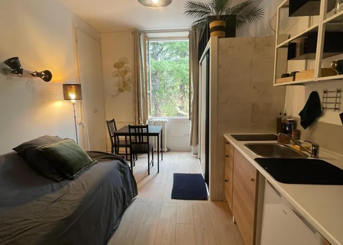 Small In An Old Palace In 아파트 *